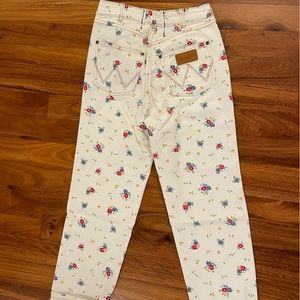 Wrangler floral straight leg jean size 25, waist sewn to take in a half inch